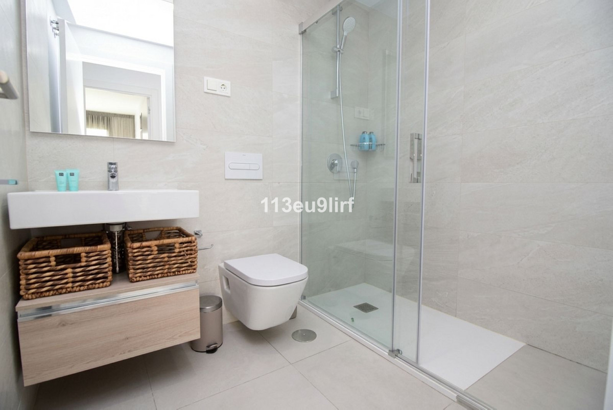 Se vende Apartamento Planta Baja de 3 dormitorios en Costa Del Sol, Málaga, España