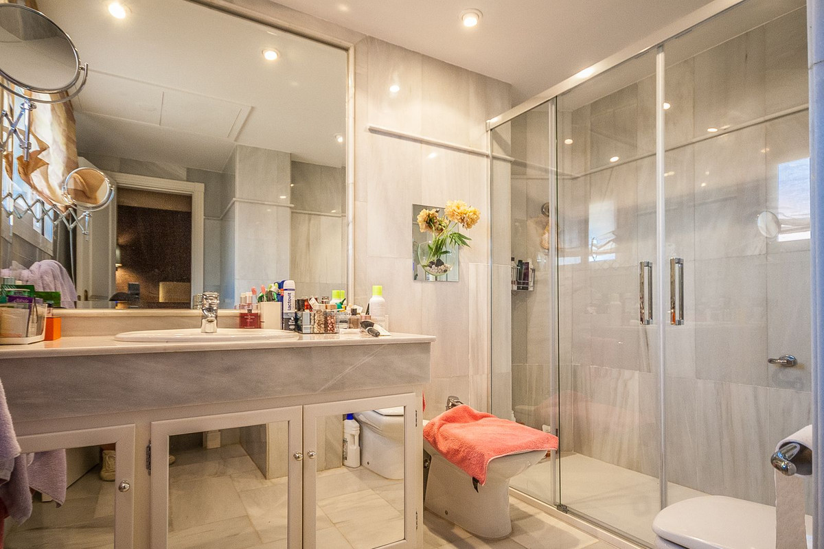Se vende Apartamento Planta Media de 2 dormitorios en Costa Del Sol, Málaga, España