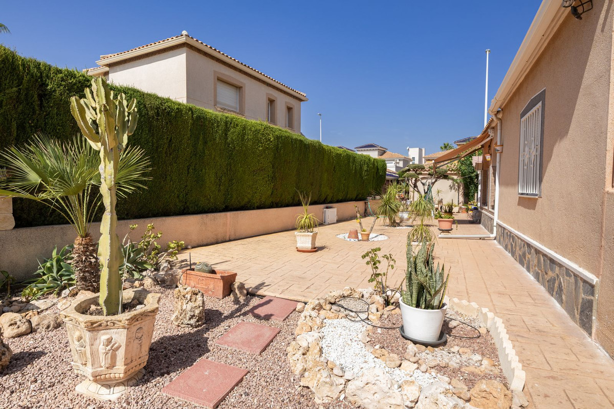 4 Bed Townhouse for sale in La Regia Costa Blanca, Alicante, Spain