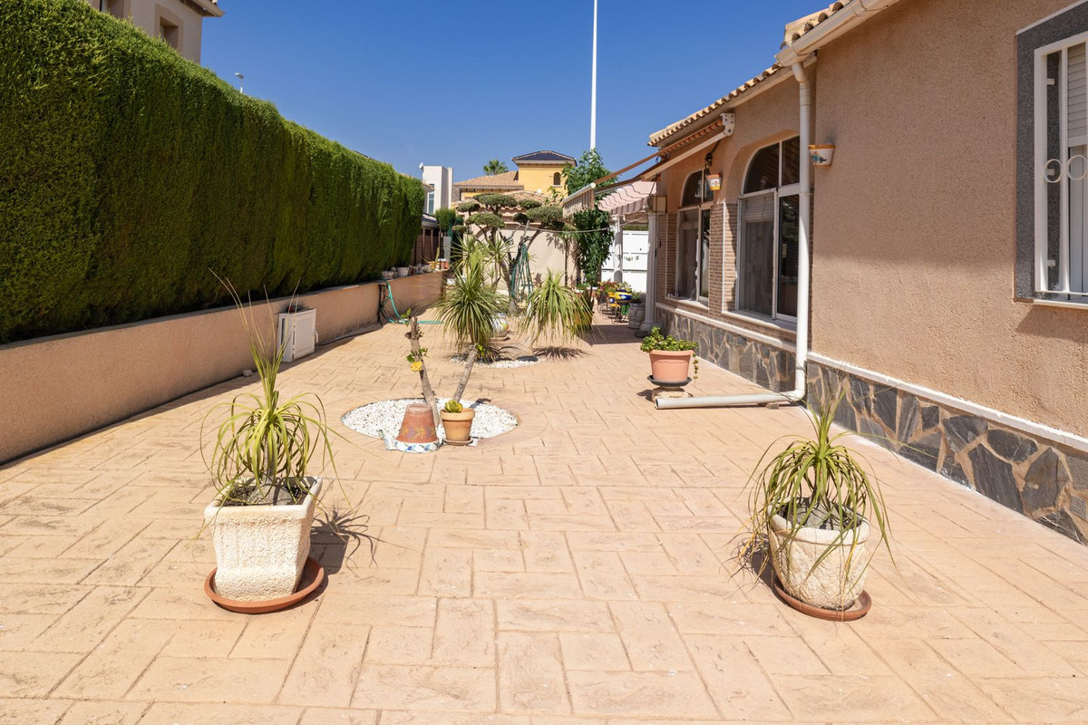 4 Bed Townhouse for sale in La Regia Costa Blanca, Alicante, Spain