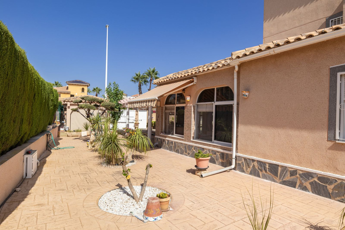 4 Bed Townhouse for sale in La Regia Costa Blanca, Alicante, Spain