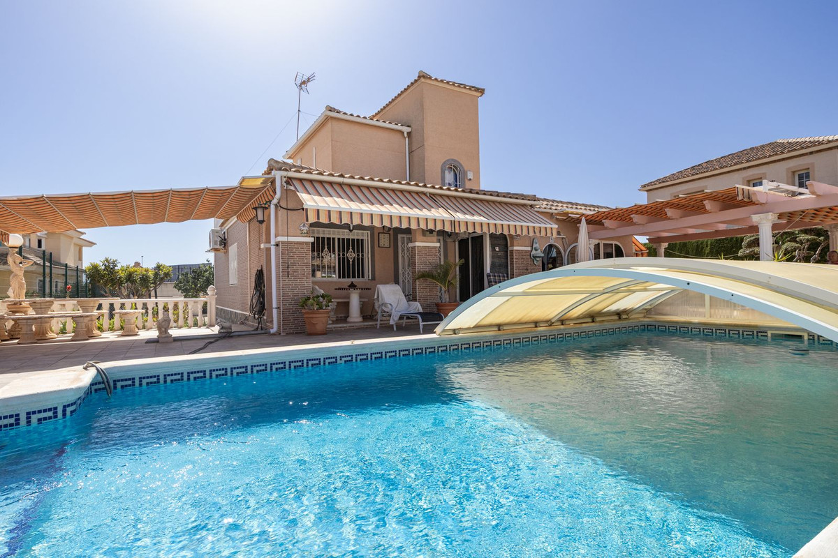4 Bed Townhouse for sale in La Regia Costa Blanca, Alicante, Spain