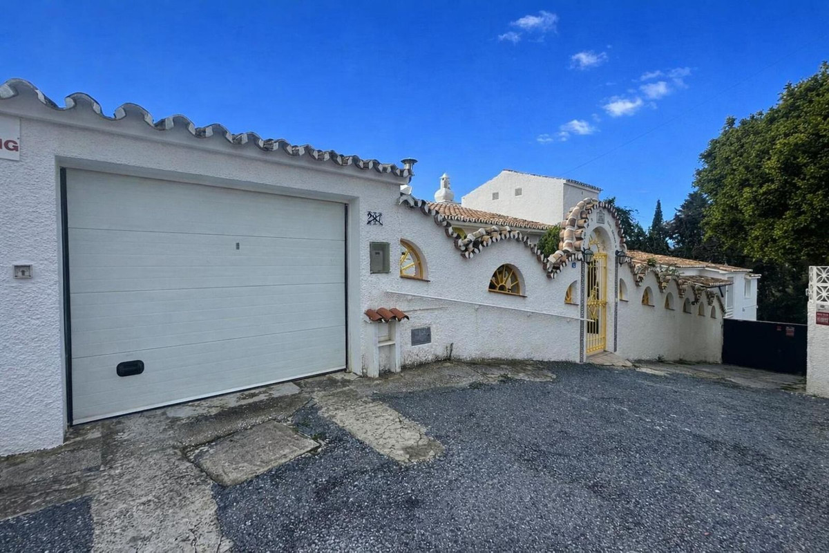 3 Bed Townhouse for sale in Calahonda Costa Del Sol, Málaga, Spain