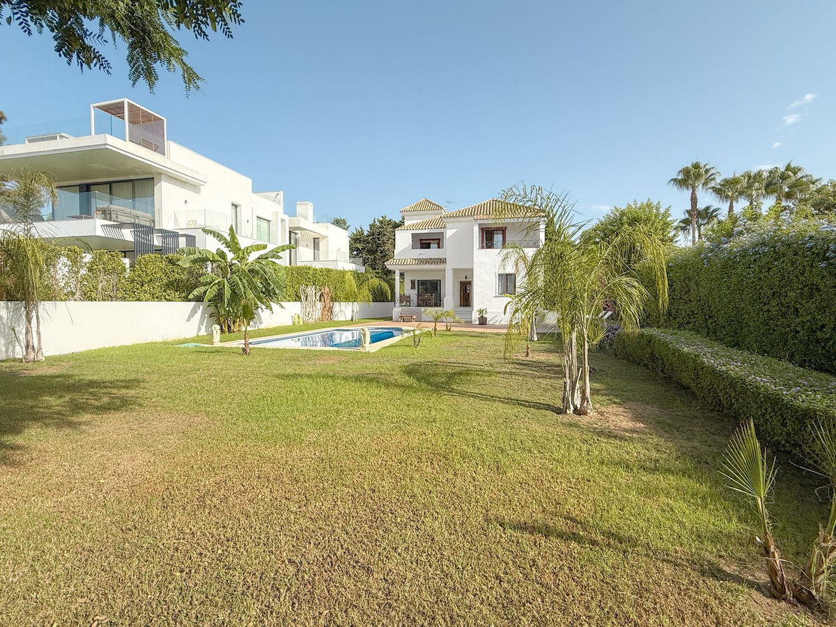Se vende Villa - Chalet de 4 dormitorios en Costa Del Sol, Málaga, España