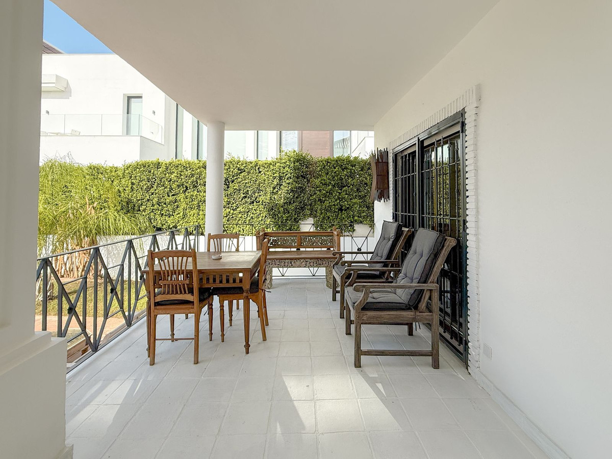 Se vende Villa - Chalet de 4 dormitorios en Costa Del Sol, Málaga, España