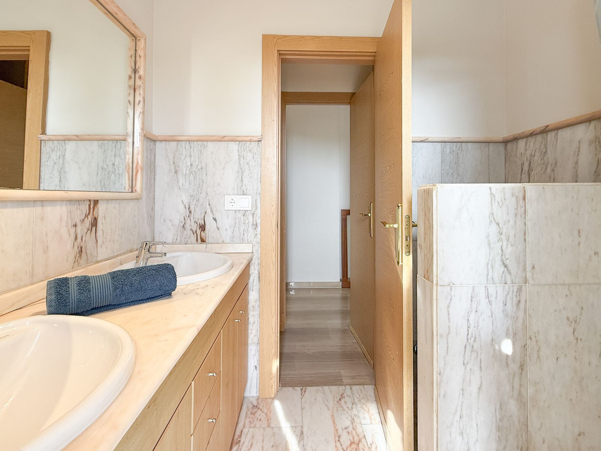 Se vende Villa - Chalet de 4 dormitorios en Costa Del Sol, Málaga, España