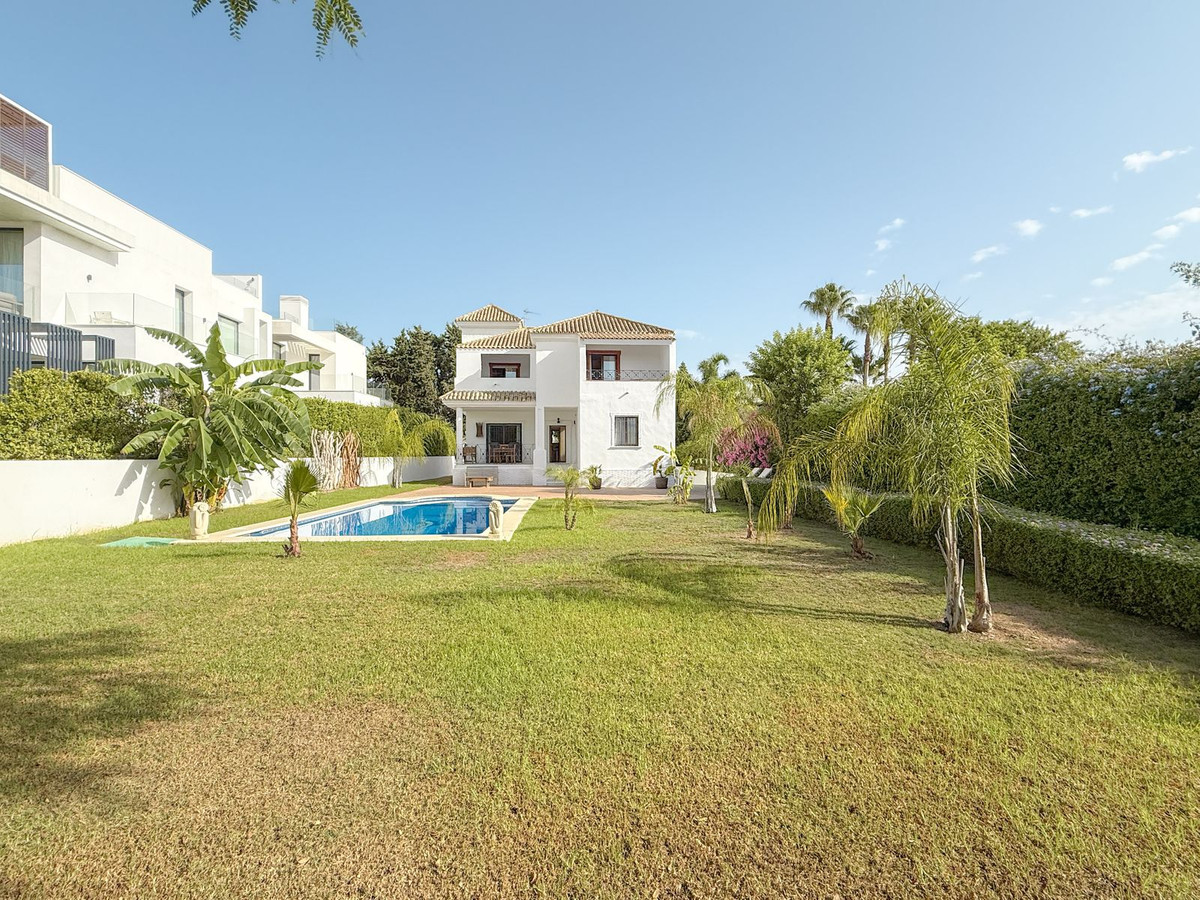 Se vende Villa - Chalet de 4 dormitorios en Costa Del Sol, Málaga, España