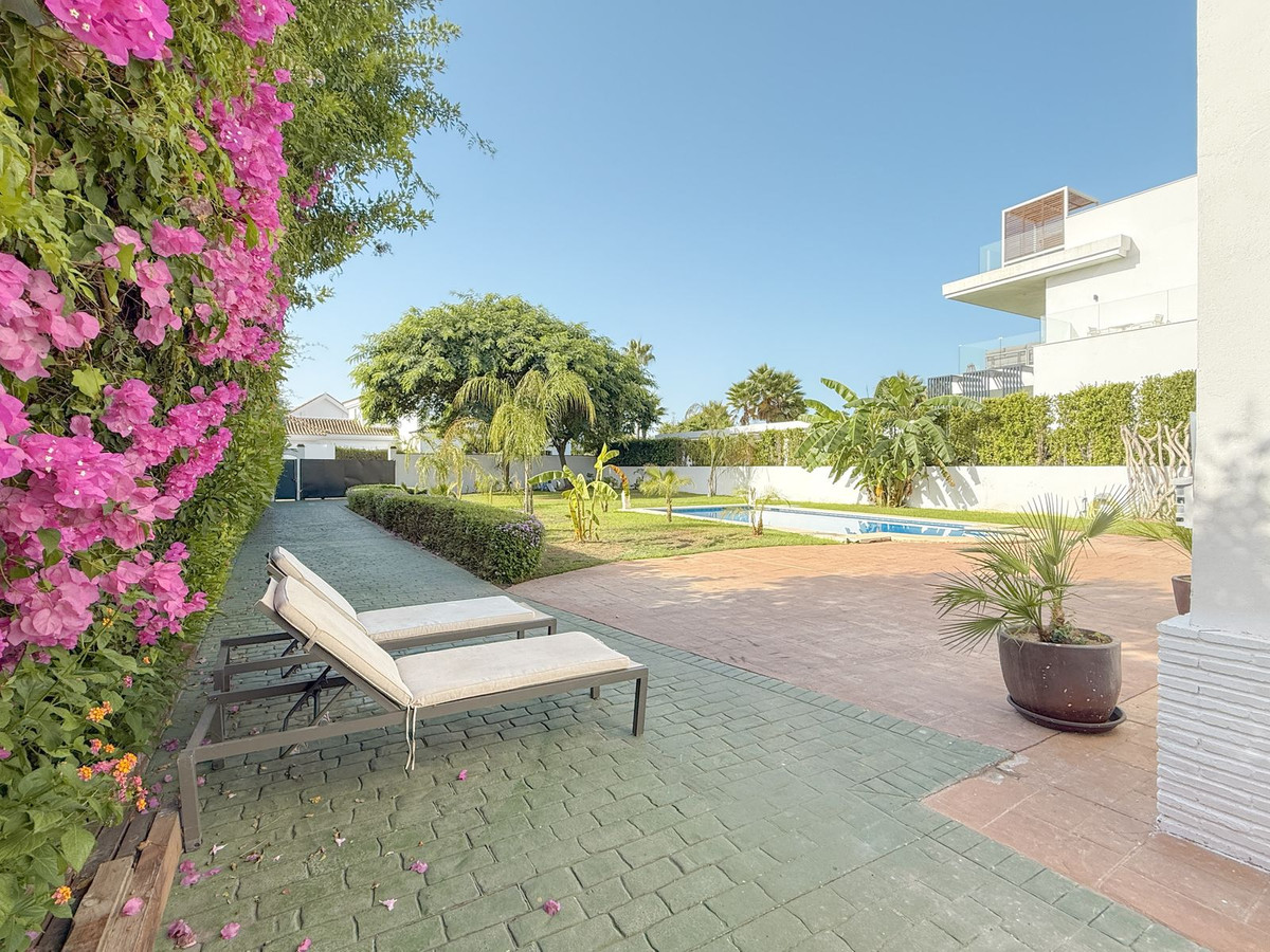 Se vende Villa - Chalet de 4 dormitorios en Costa Del Sol, Málaga, España