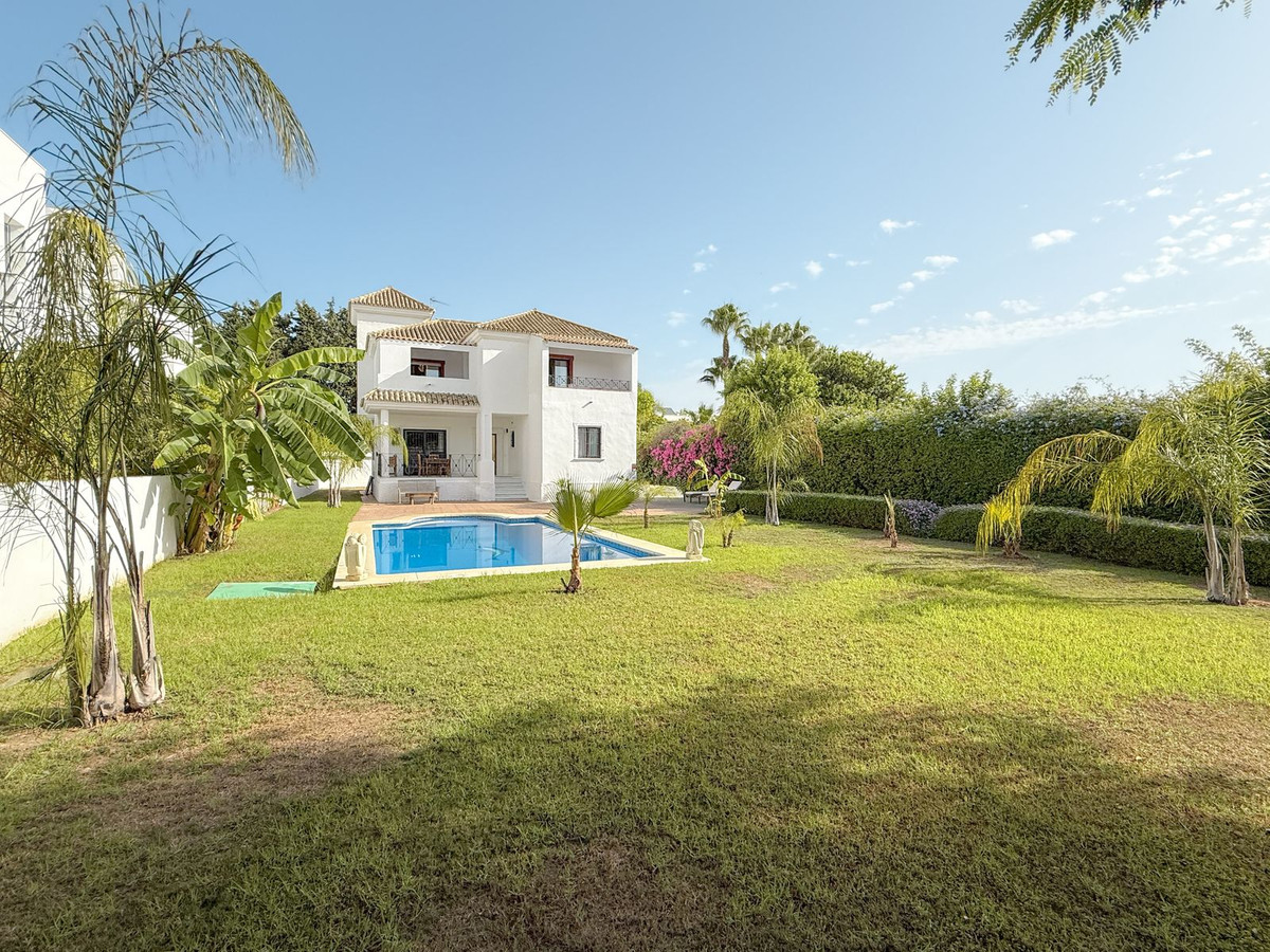 Se vende Villa - Chalet de 4 dormitorios en Costa Del Sol, Málaga, España