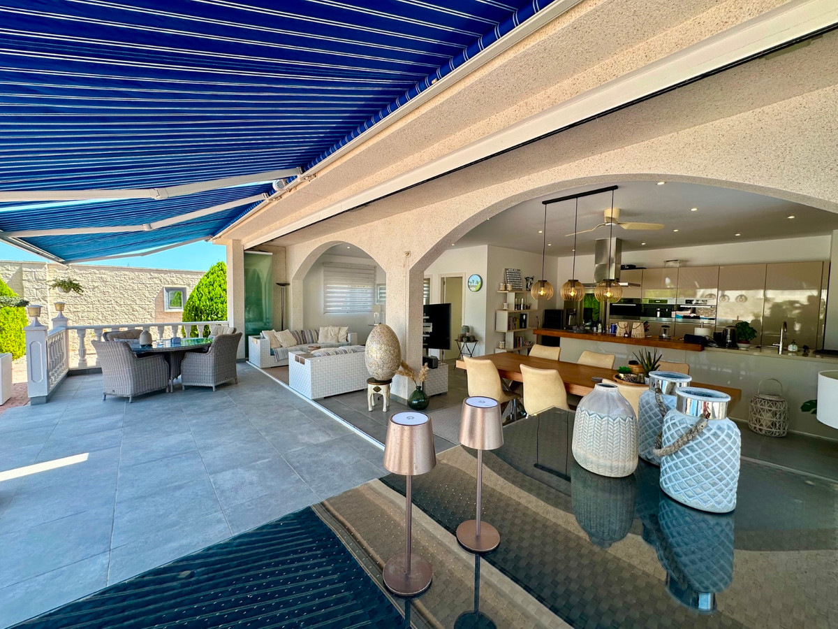 6 Bed Townhouse for sale in Ciudad Quesada Costa Blanca, Alicante, Spain