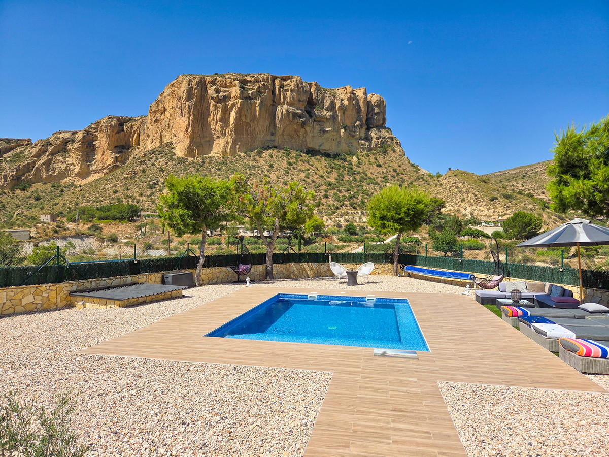 3 Bed Townhouse for sale in Crevillent Costa Blanca, Alicante, Spain