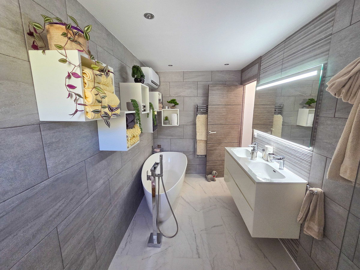 3 Bed Townhouse for sale in Crevillent Costa Blanca, Alicante, Spain