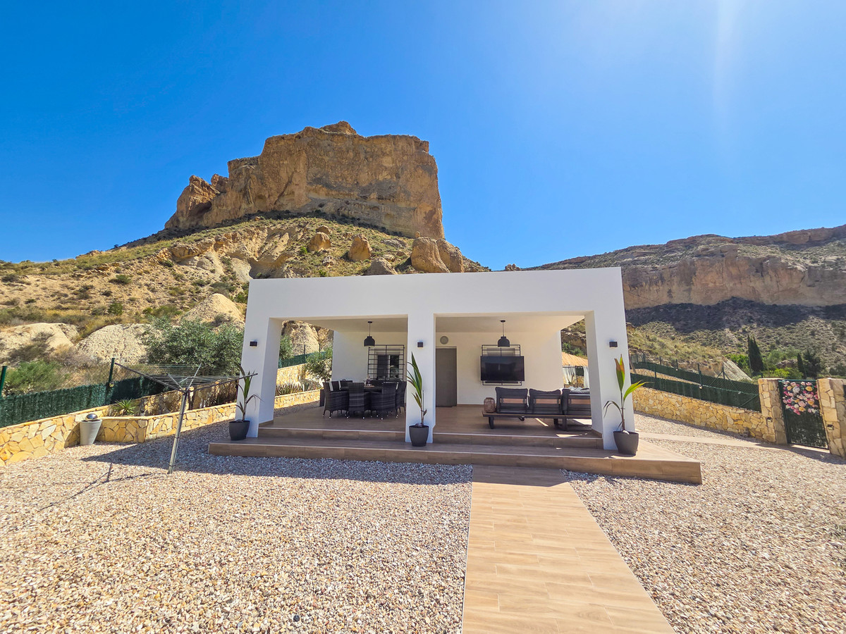 3 Bed Townhouse for sale in Crevillent Costa Blanca, Alicante, Spain