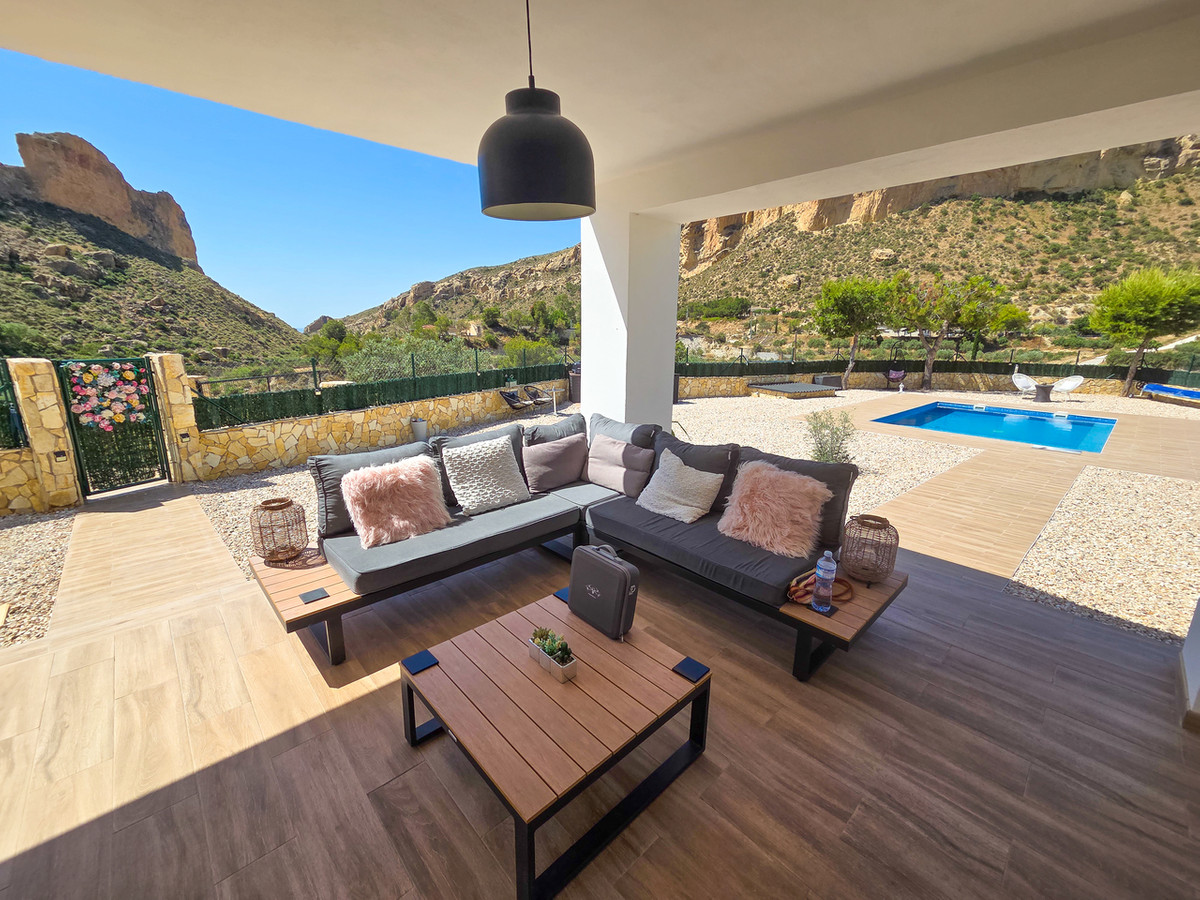 3 Bed Townhouse for sale in Crevillent Costa Blanca, Alicante, Spain