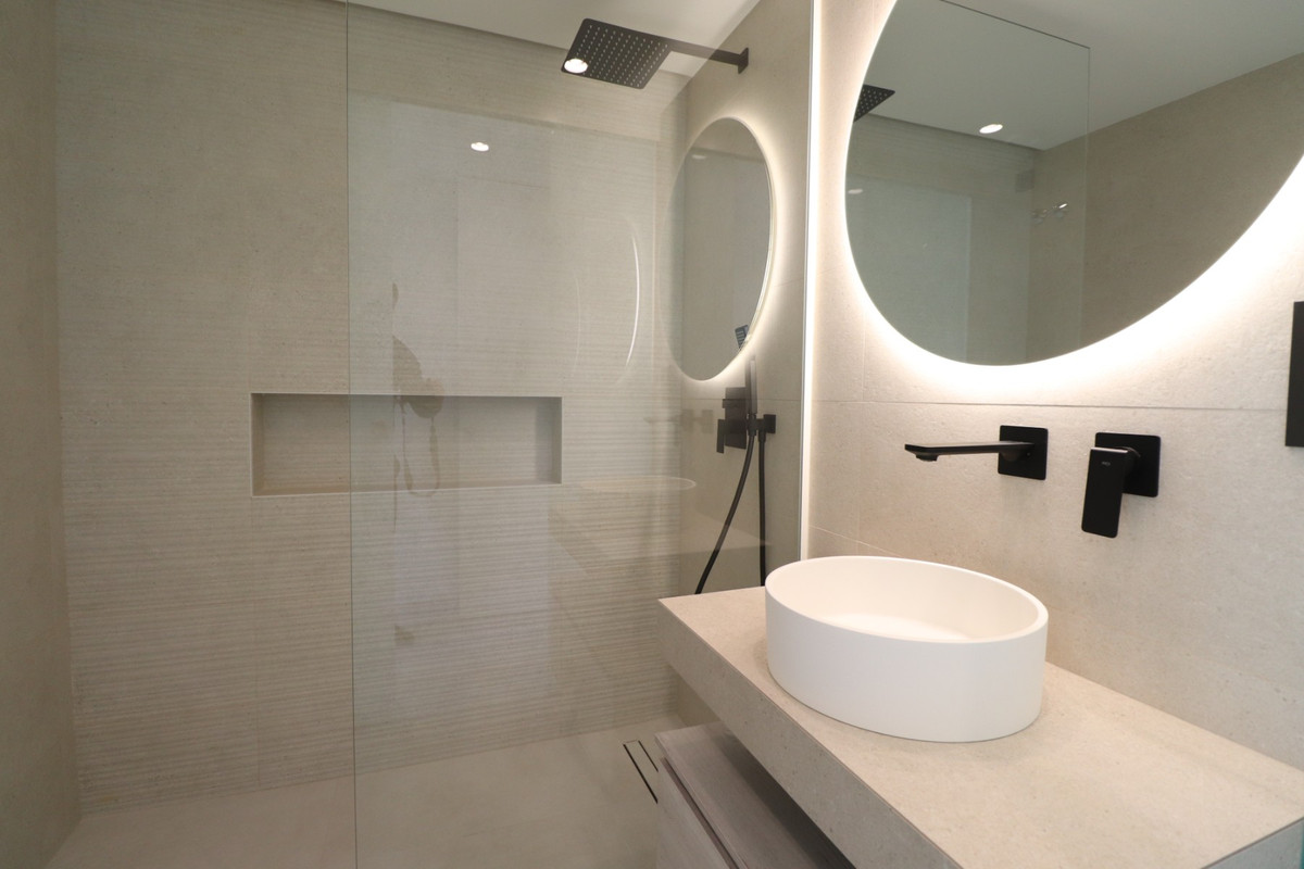 2 Bed Apartment for sale in Urbanización El Raso Costa Blanca, Alicante, Spain