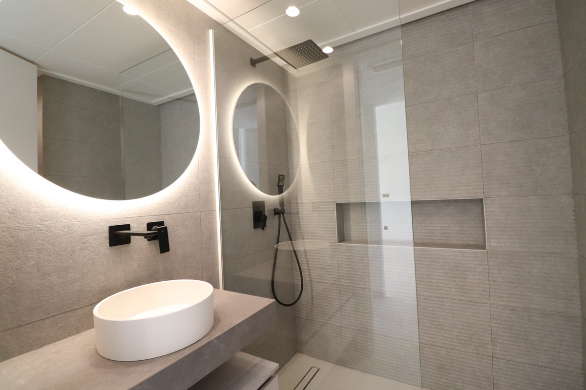 2 Bed Apartment for sale in Urbanización El Raso Costa Blanca, Alicante, Spain