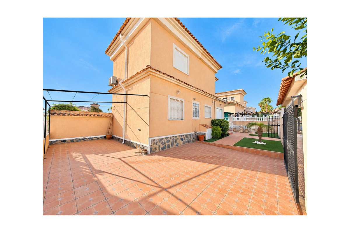 4 Bed Townhouse for sale in San Fulgencio Costa Blanca, Alicante, Spain