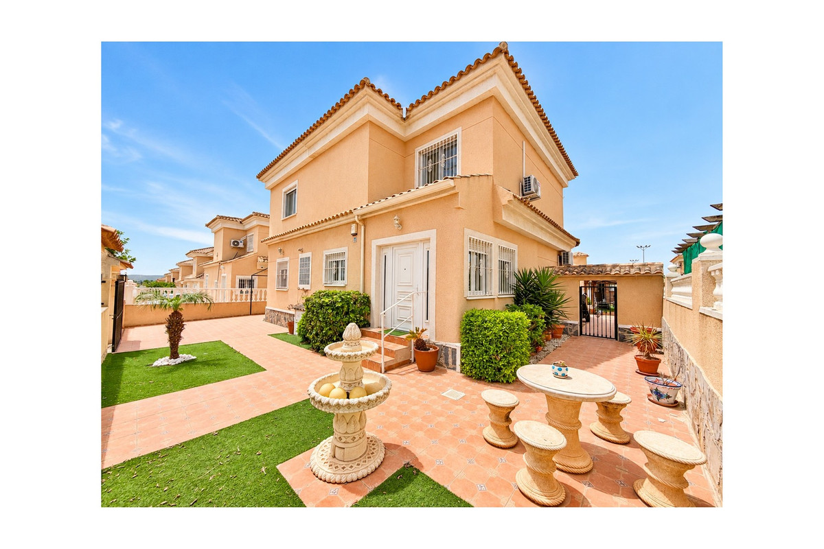 4 Bed Townhouse for sale in San Fulgencio Costa Blanca, Alicante, Spain