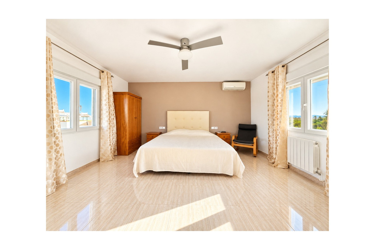 4 Bed Townhouse for sale in San Fulgencio Costa Blanca, Alicante, Spain