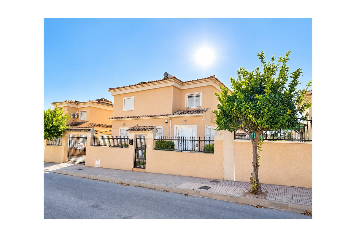 4 Bed Townhouse for sale in San Fulgencio Costa Blanca, Alicante, Spain