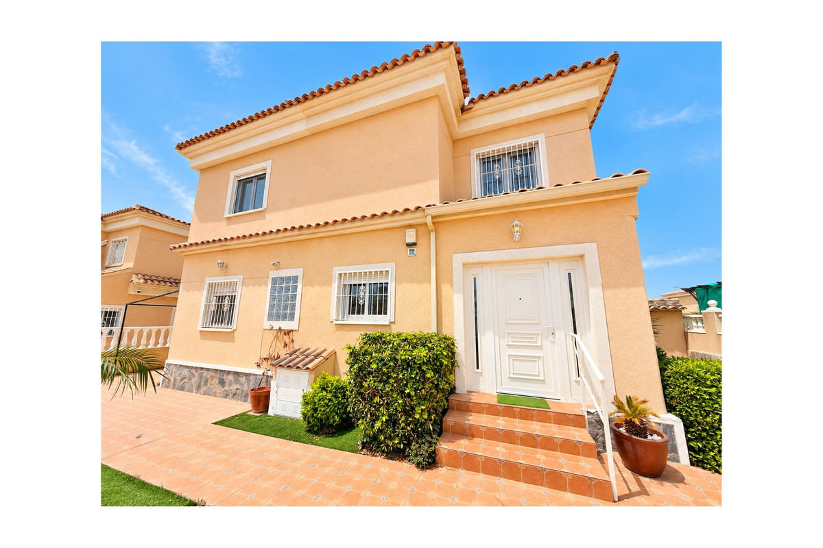 4 Bed Townhouse for sale in San Fulgencio Costa Blanca, Alicante, Spain