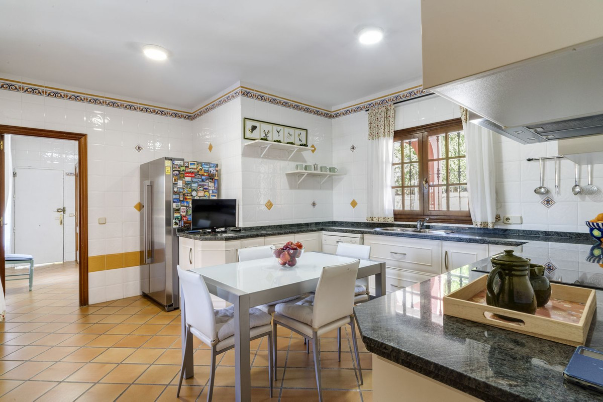 Se vende Villa - Chalet de 5 dormitorios en Costa Del Sol, Málaga, España