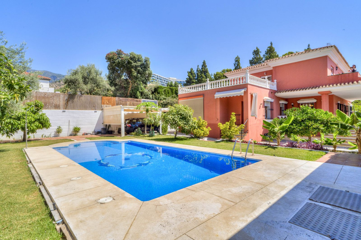 Se vende Villa - Chalet de 5 dormitorios en Costa Del Sol, Málaga, España
