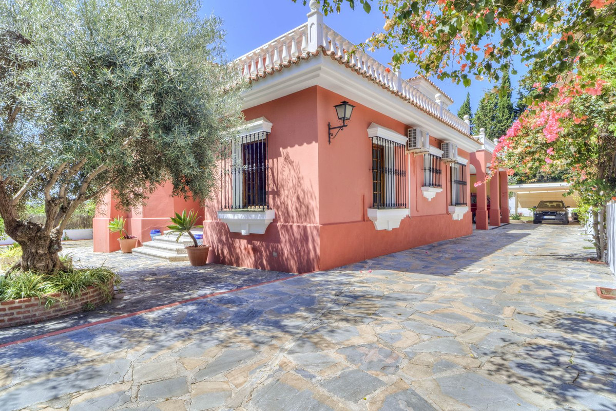 Se vende Villa - Chalet de 5 dormitorios en Costa Del Sol, Málaga, España