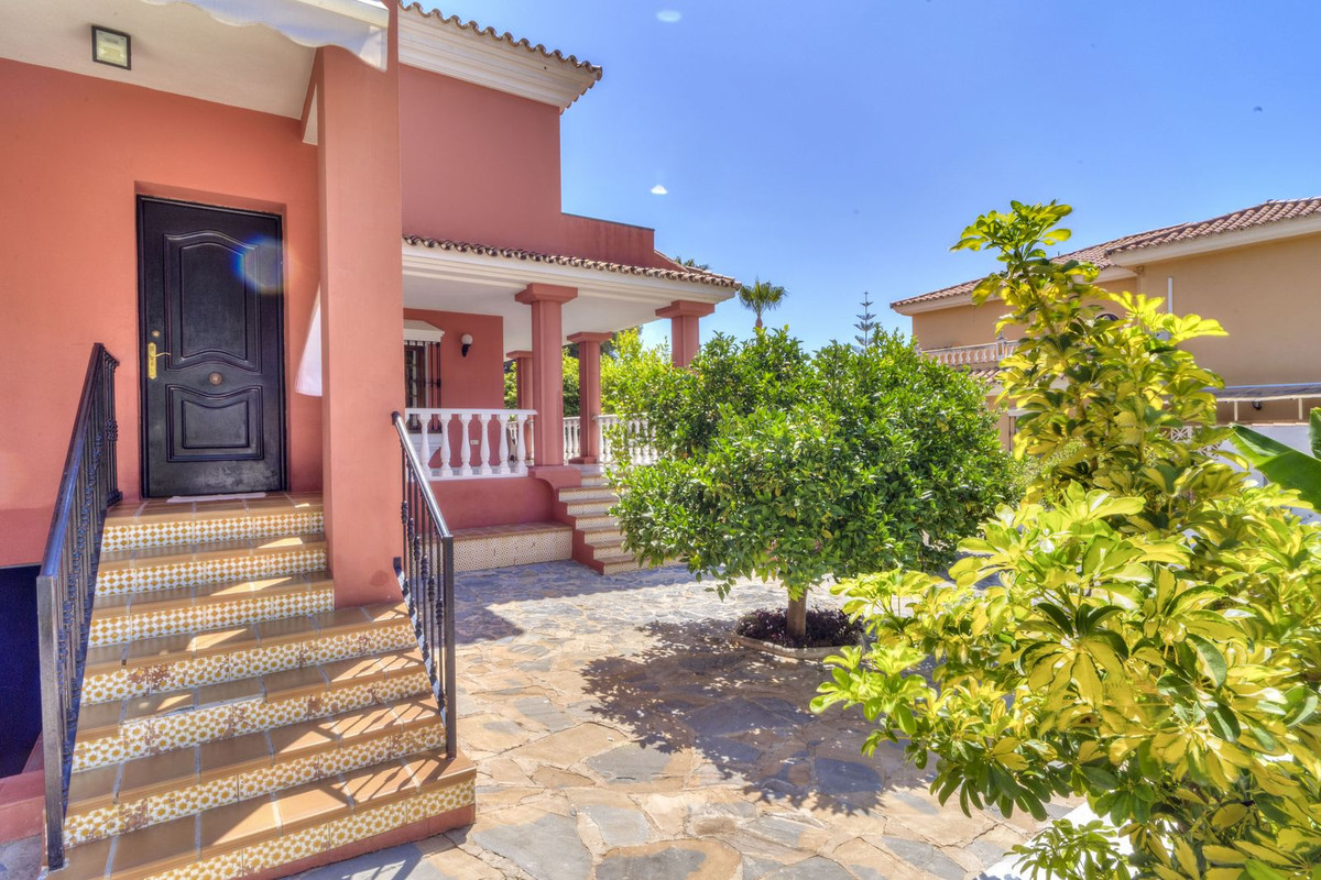 Se vende Villa - Chalet de 5 dormitorios en Costa Del Sol, Málaga, España