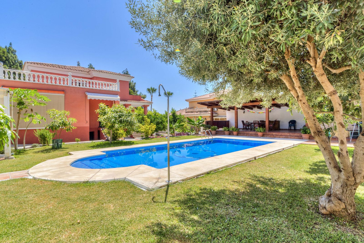 Se vende Villa - Chalet de 5 dormitorios en Costa Del Sol, Málaga, España