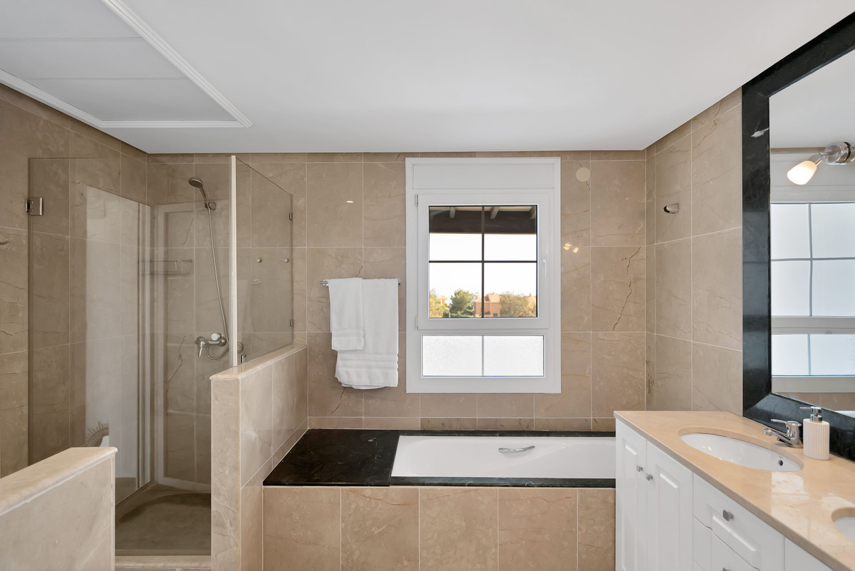 Se vende Pareada de 3 dormitorios en Costa Del Sol, Málaga, España