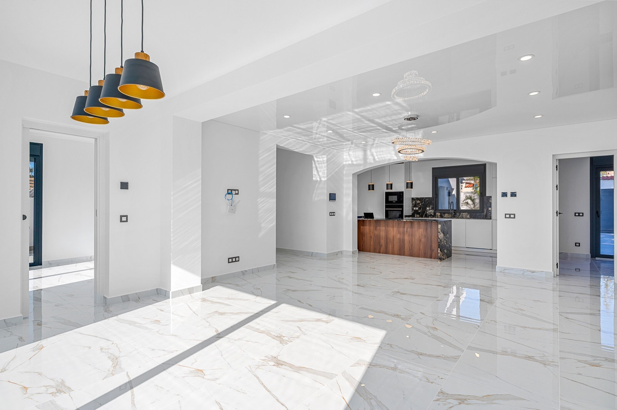 Se vende Villa - Chalet de 4 dormitorios en Costa Blanca, Alicante, España