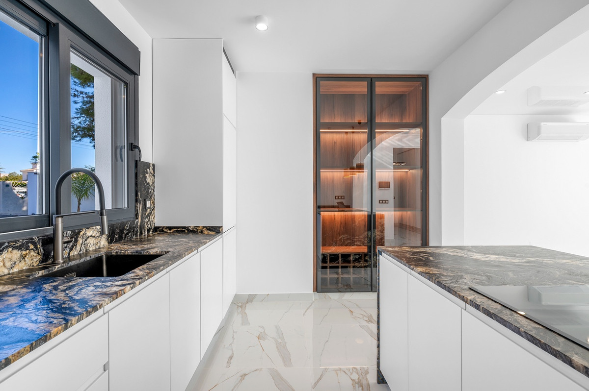 Se vende Villa - Chalet de 4 dormitorios en Costa Blanca, Alicante, España