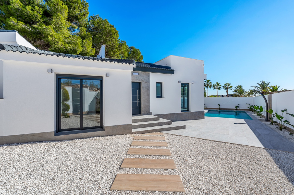 Se vende Villa - Chalet de 4 dormitorios en Costa Blanca, Alicante, España