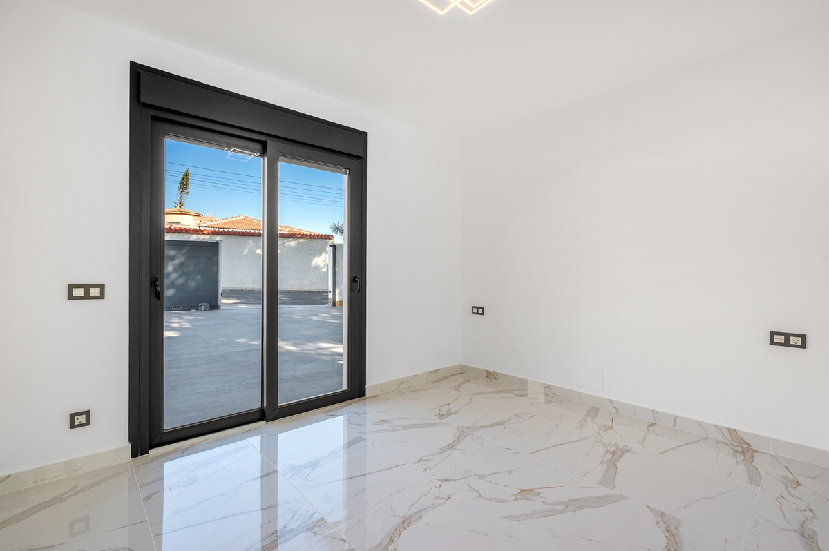 Se vende Villa - Chalet de 4 dormitorios en Costa Blanca, Alicante, España