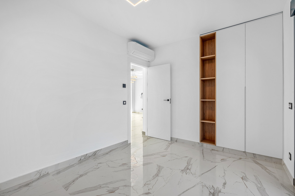 Se vende Villa - Chalet de 4 dormitorios en Costa Blanca, Alicante, España
