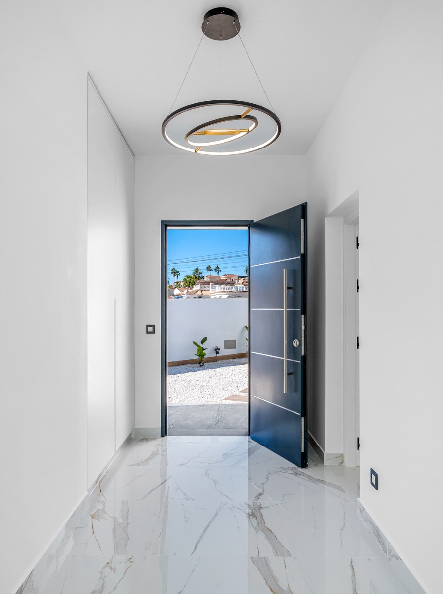 Se vende Villa - Chalet de 4 dormitorios en Costa Blanca, Alicante, España