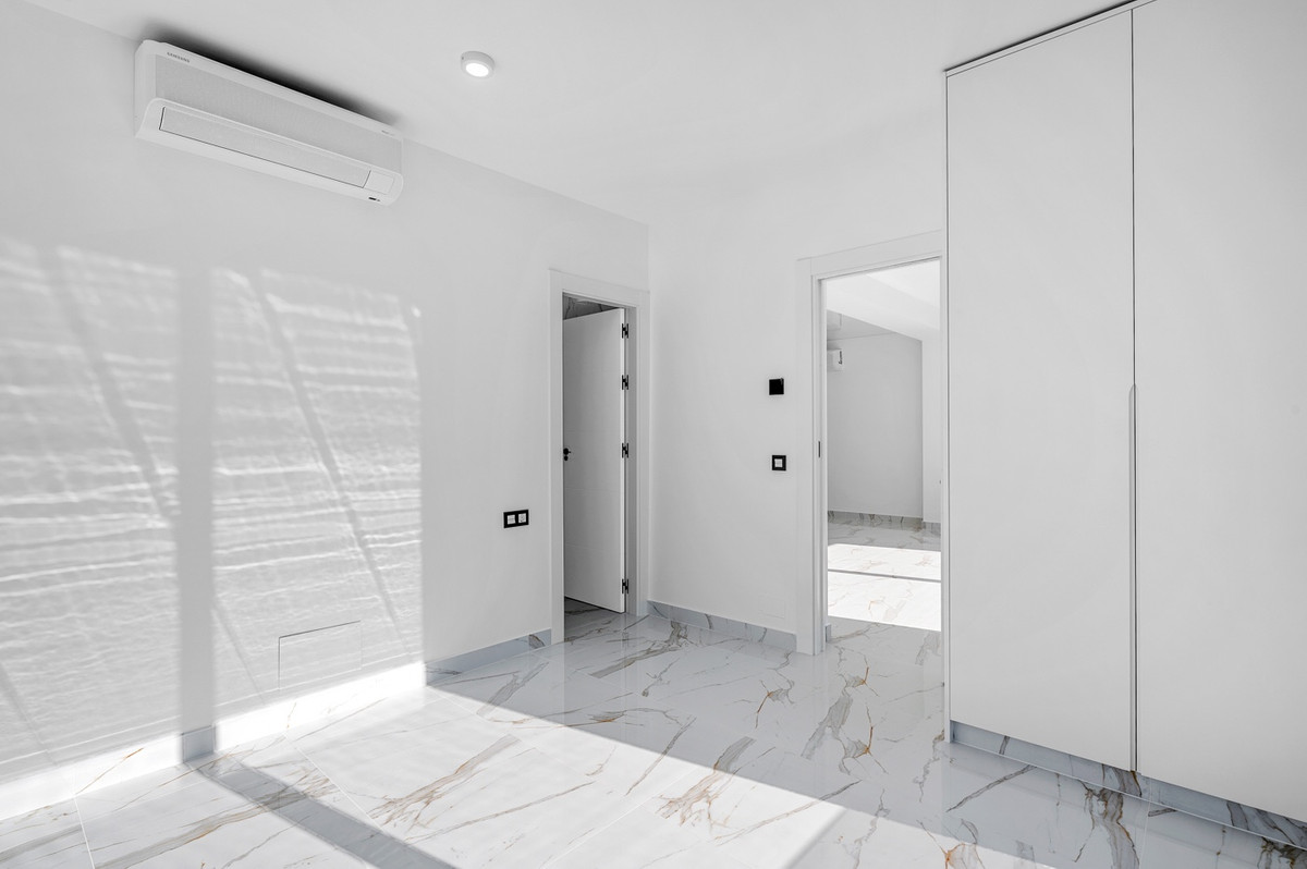 Se vende Villa - Chalet de 4 dormitorios en Costa Blanca, Alicante, España