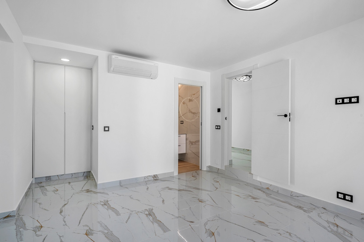 Se vende Villa - Chalet de 4 dormitorios en Costa Blanca, Alicante, España