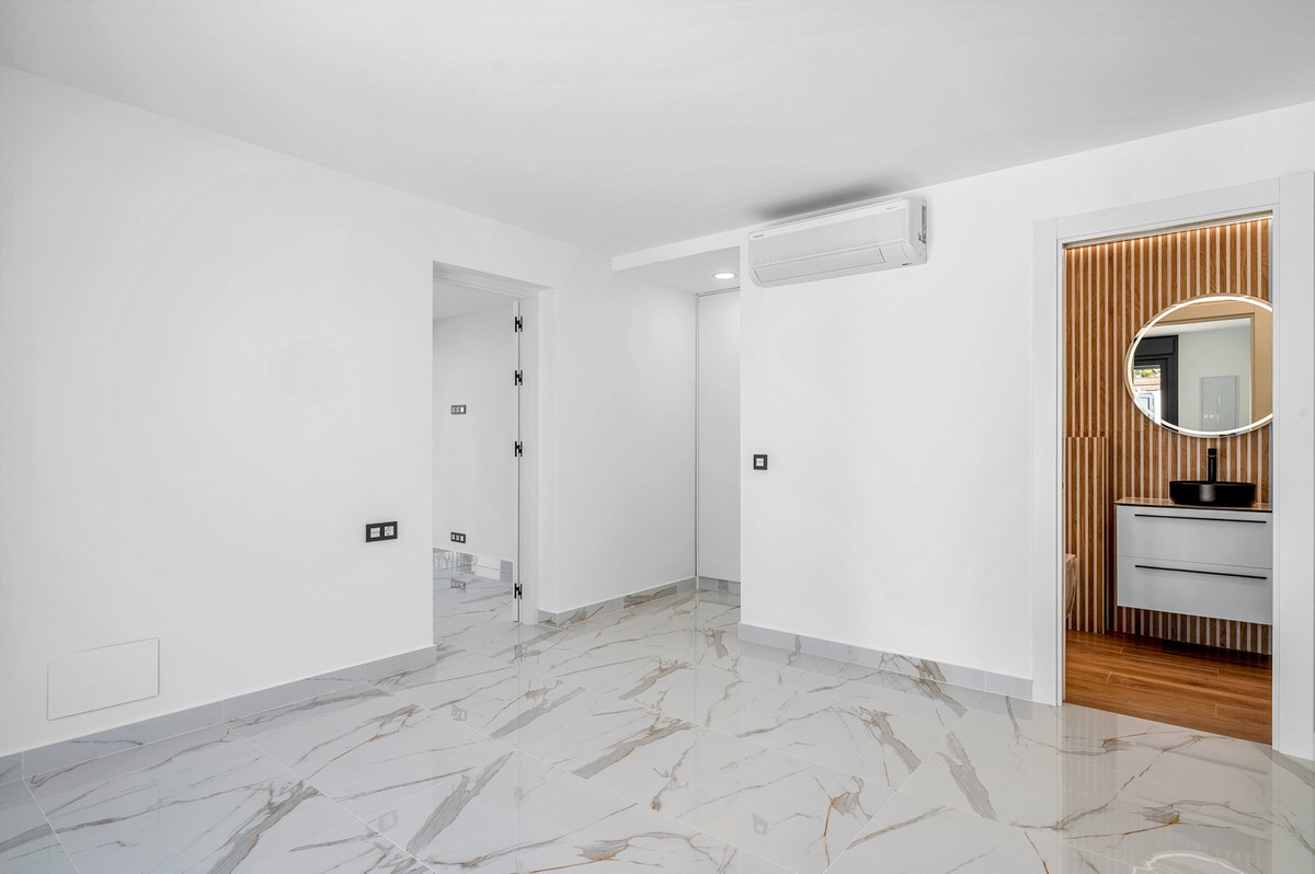 Se vende Villa - Chalet de 4 dormitorios en Costa Blanca, Alicante, España