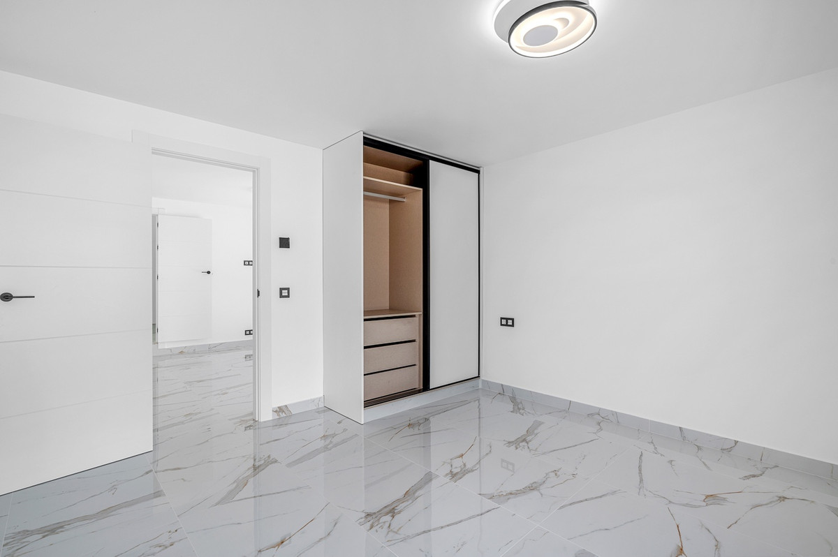 Se vende Villa - Chalet de 4 dormitorios en Costa Blanca, Alicante, España