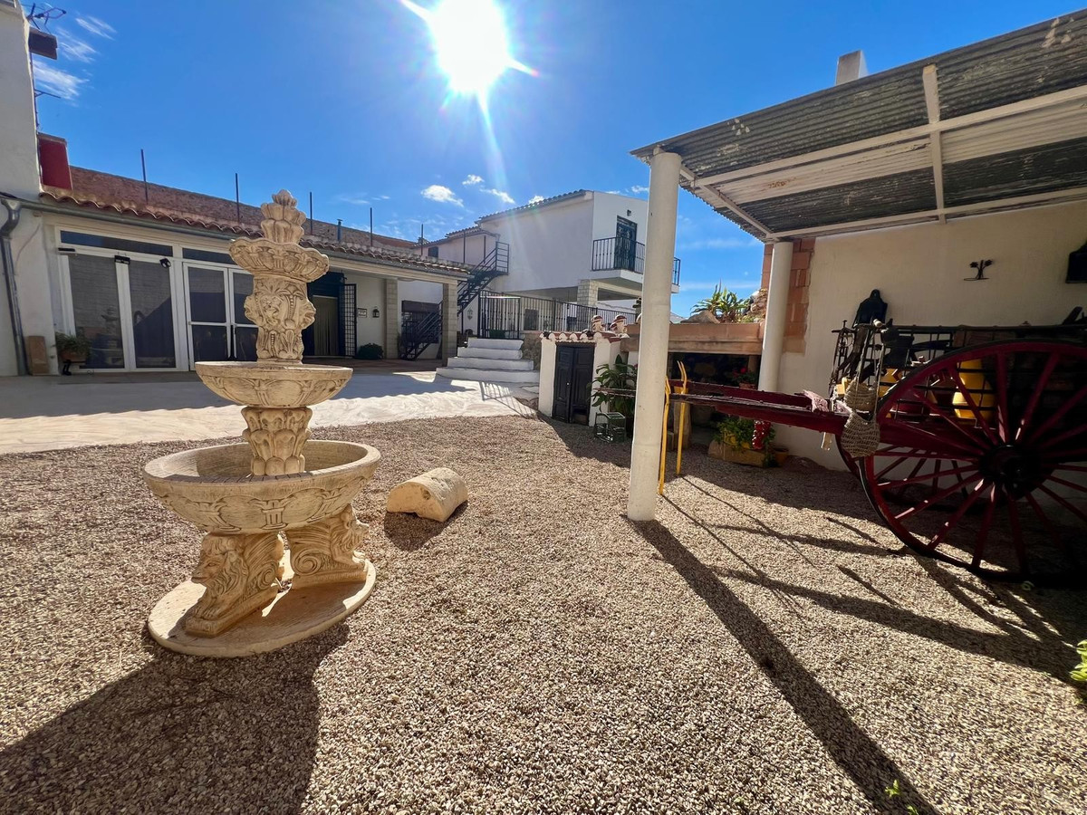5 Bed Townhouse for sale in Jumilla Costa Calida, Murcia, Spain