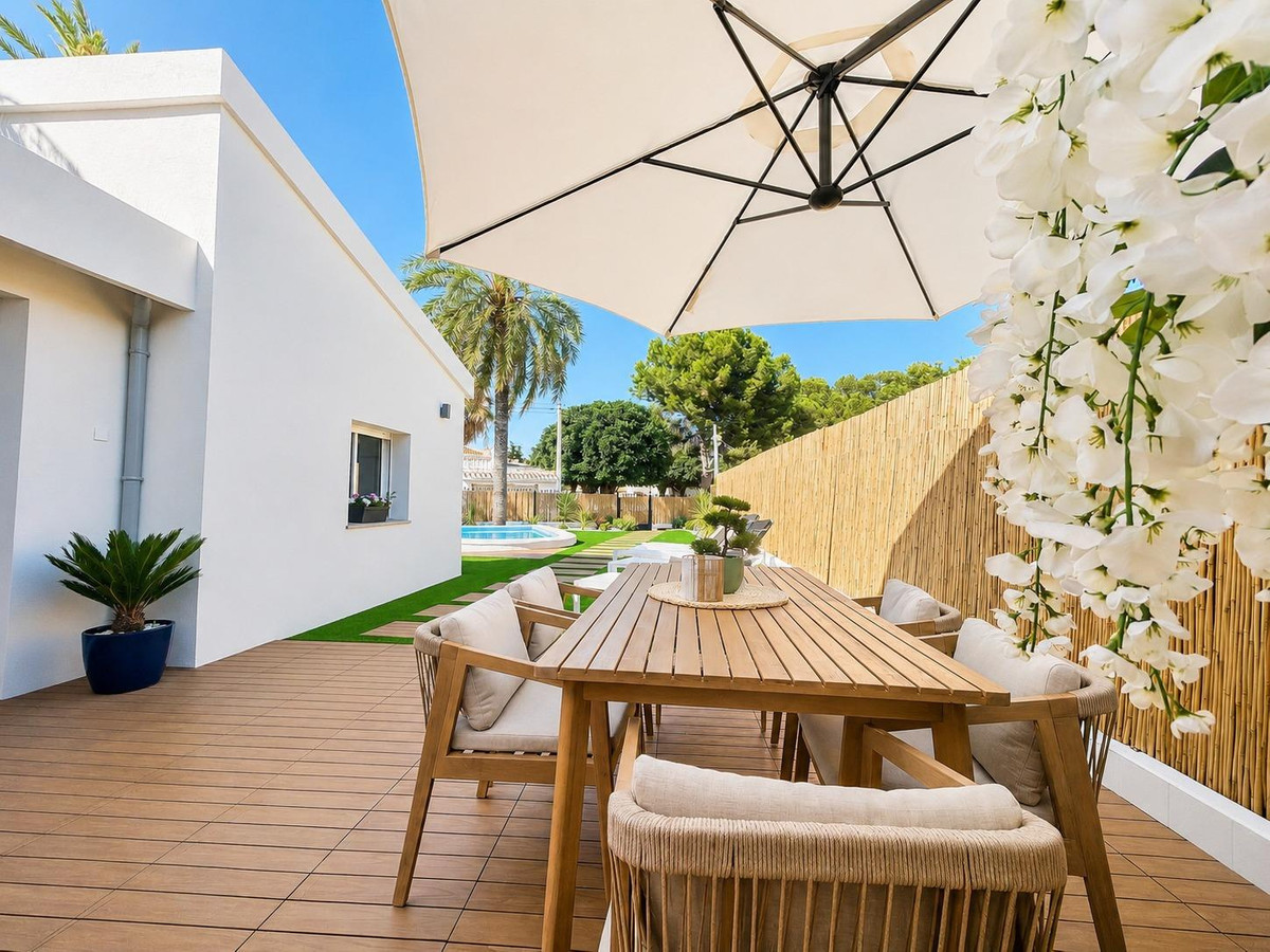 4 Bed Townhouse for sale in Punta Prima Costa Blanca, Alicante, Spain