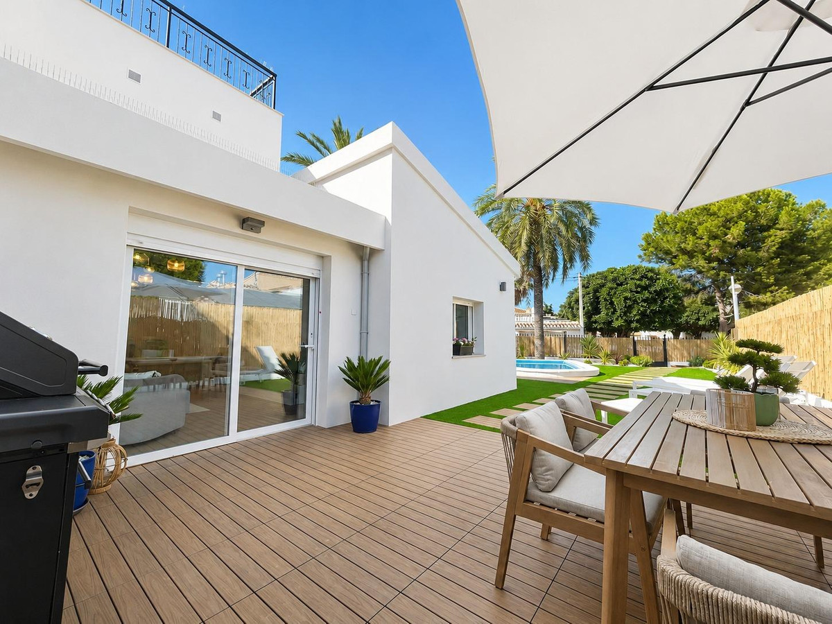 4 Bed Townhouse for sale in Punta Prima Costa Blanca, Alicante, Spain