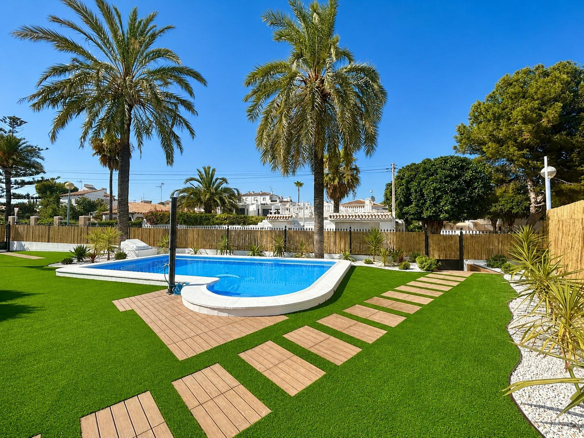 4 Bed Townhouse for sale in Punta Prima Costa Blanca, Alicante, Spain