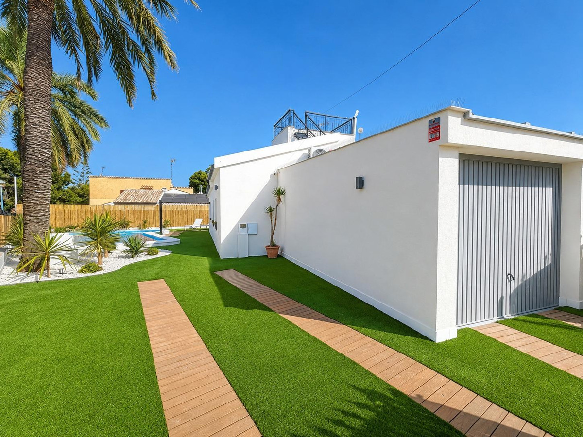 4 Bed Townhouse for sale in Punta Prima Costa Blanca, Alicante, Spain