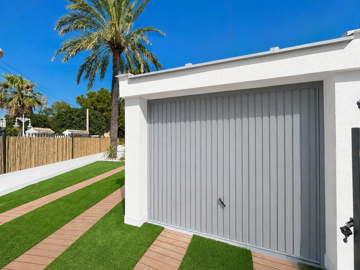 4 Bed Townhouse for sale in Punta Prima Costa Blanca, Alicante, Spain