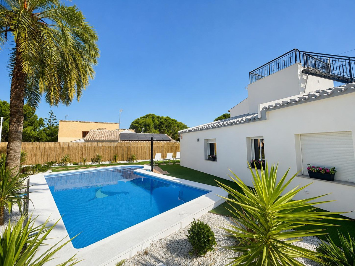 4 Bed Townhouse for sale in Punta Prima Costa Blanca, Alicante, Spain