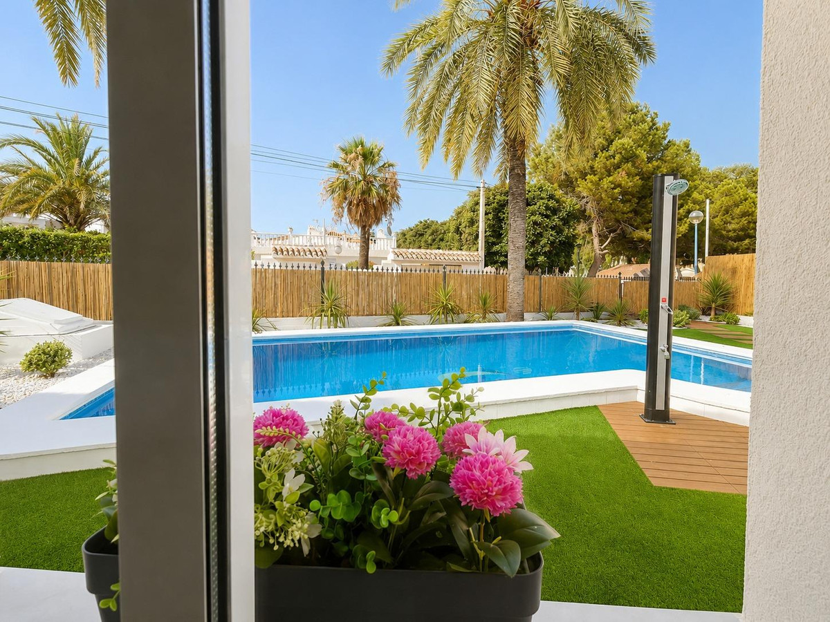 4 Bed Townhouse for sale in Punta Prima Costa Blanca, Alicante, Spain