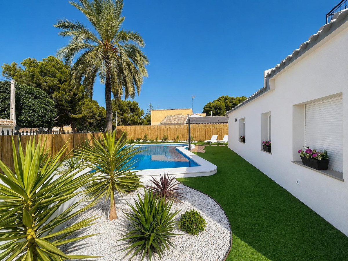 4 Bed Townhouse for sale in Punta Prima Costa Blanca, Alicante, Spain